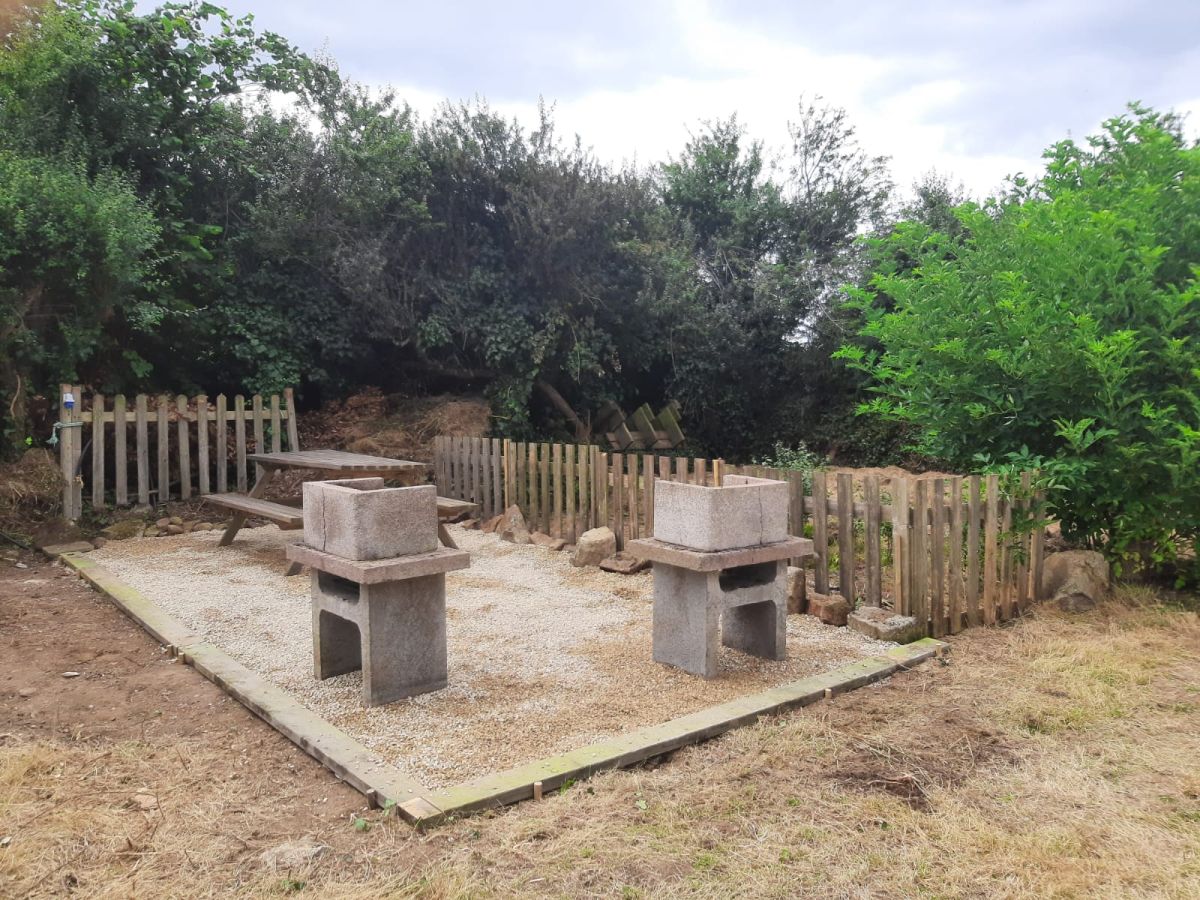 Barbecue area at the Camping du Paou in Brittany